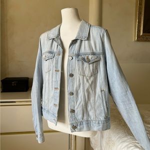 Forever 21 - light wash jean jacket . M / medium. Light blue / washed.